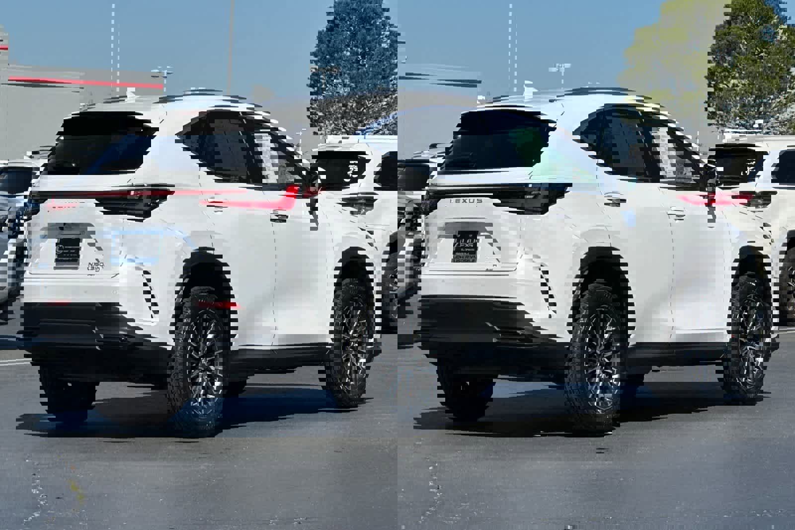 Used 2023 Lexus NX 350h Premium image 2