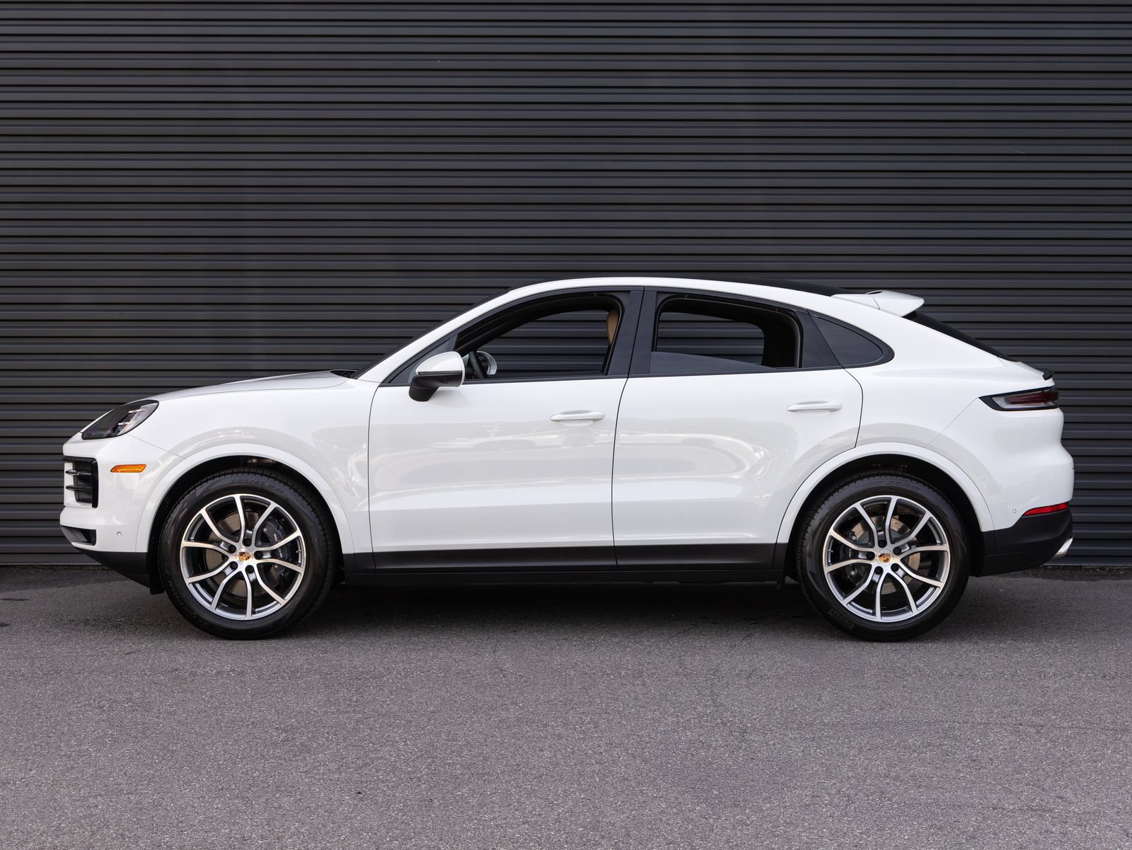 Certified 2026 Porsche Cayenne Coupe AWD/4WD image 2