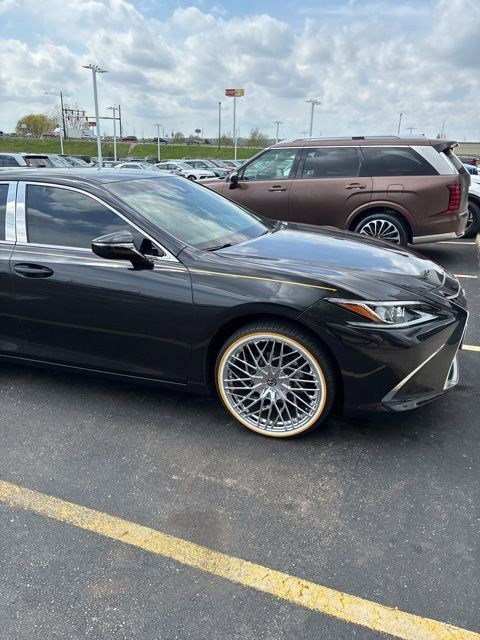 Used 2024 Lexus ES 350 w/ Premium Package FWD image 8
