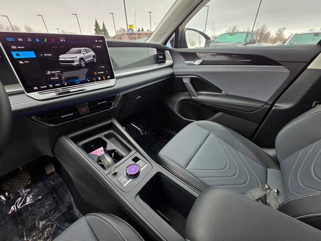 Used 2025 Volkswagen Tiguan SE image 22