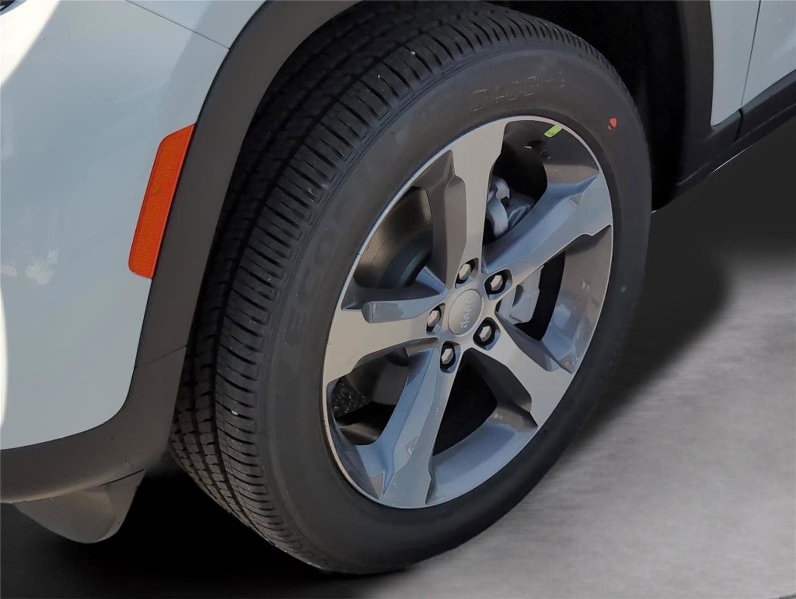 New 2025 Jeep Grand Cherokee Limited w/ Trailer Tow Package image 39