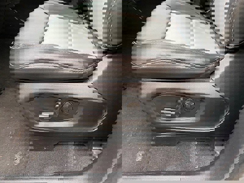 Certified 2022 Ford Explorer XLT w/ Equipment Group 202A image 29