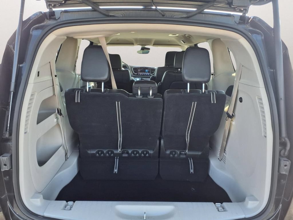 Used 2024 Chrysler Pacifica Touring-L FWD image 21