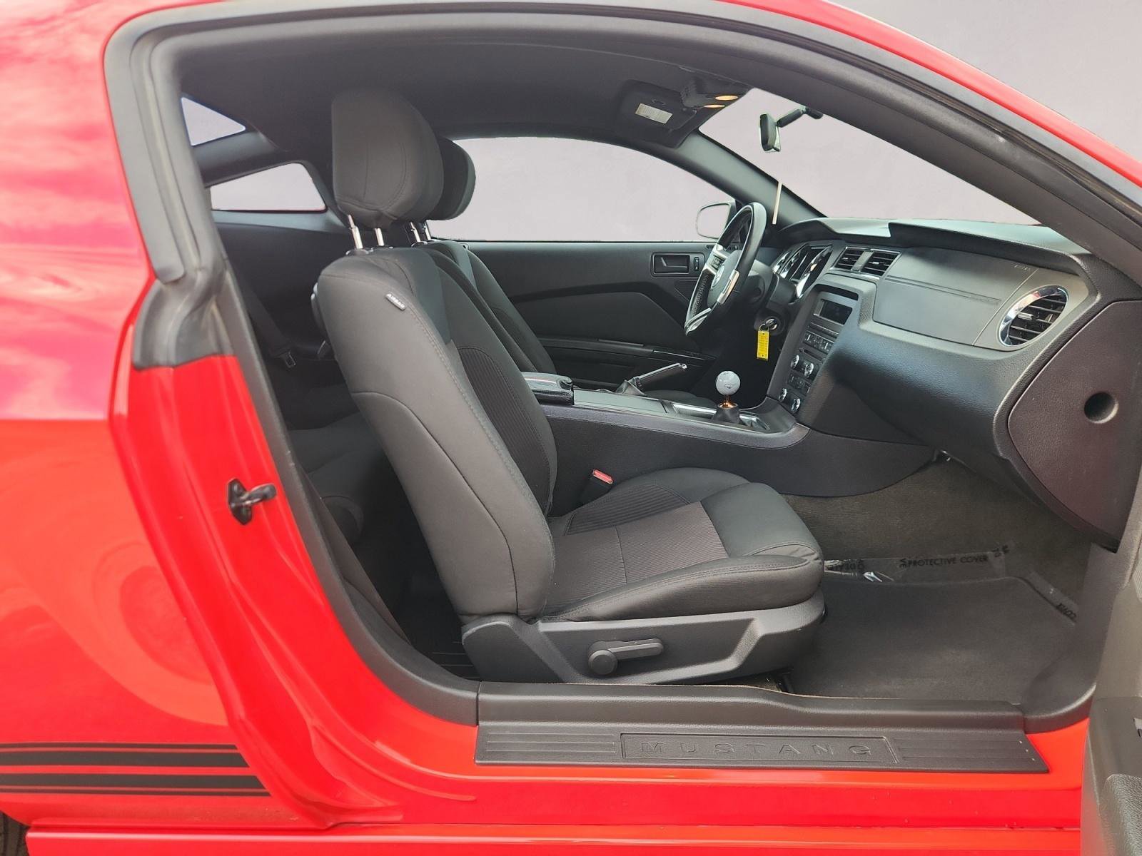 Used 2013 Ford Mustang Coupe RWD image 21