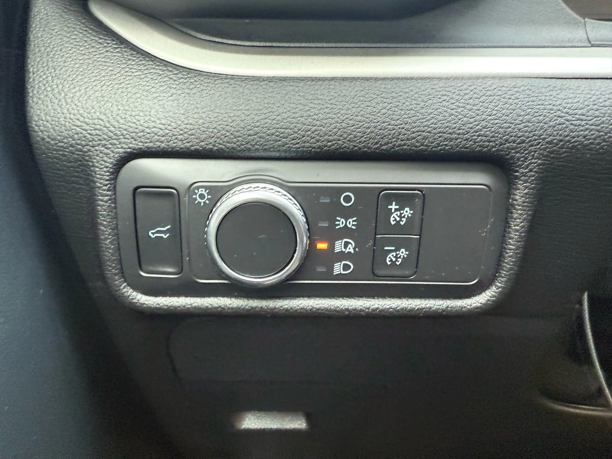 Used 2021 Ford Explorer XLT AWD/4WD image 17