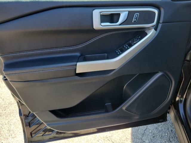 Used 2022 Ford Explorer XLT w/ Equipment Group 202A image 17