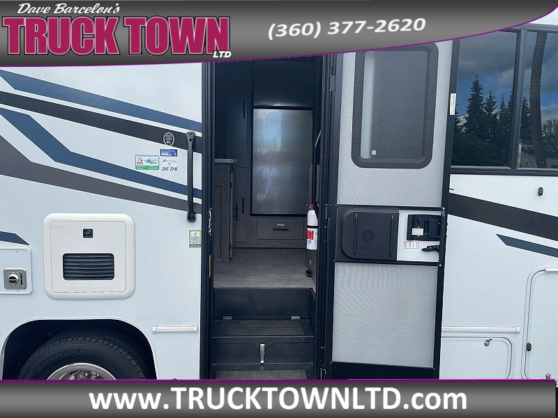 Used 2022 Ford E-450 and Econoline 450 Super Duty w/ Motorhome Prep Package RWD image 11