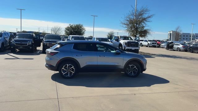 New 2026 Chevrolet Equinox EV LT image 2