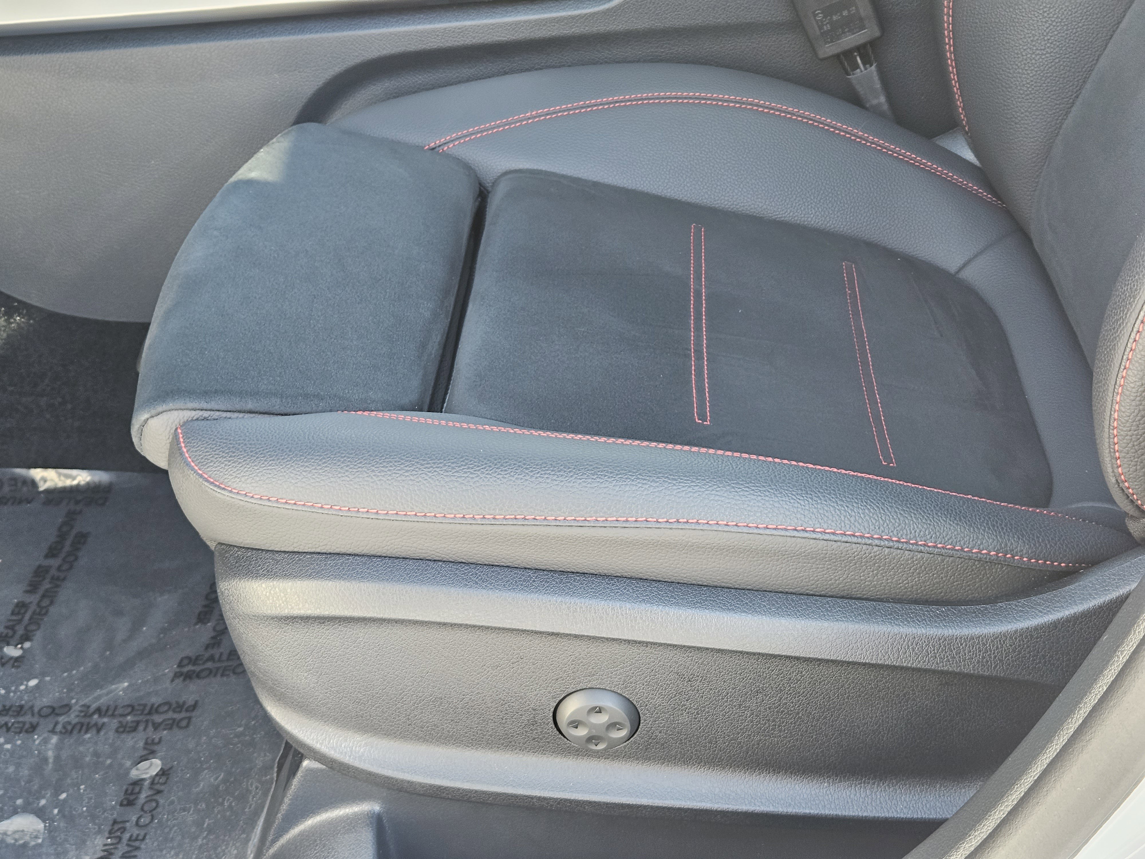 Used 2025 Mercedes-Benz GLB 35 AMG 4MATIC image 25