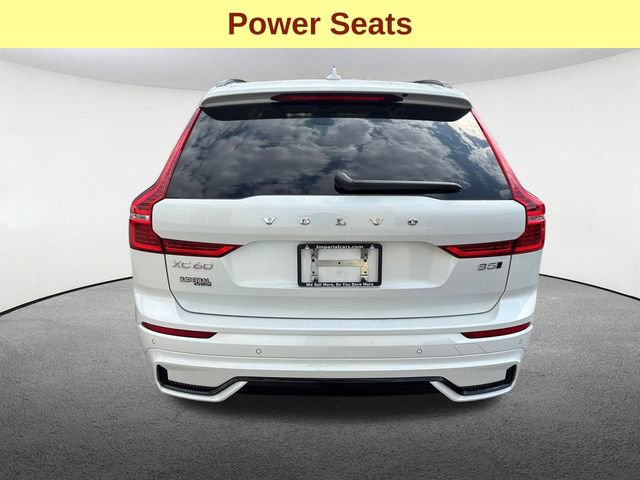 Used 2025 Volvo XC60 B5 Plus image 12