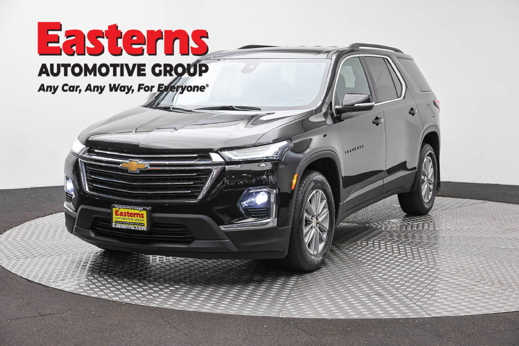 Used 2023 Chevrolet Traverse LT FWD image 1