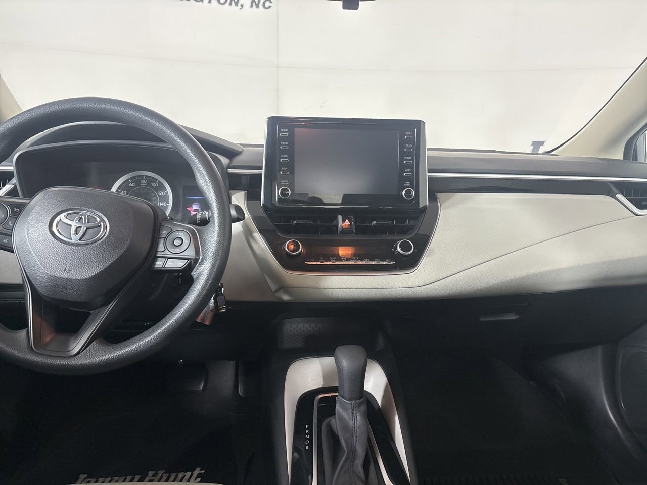 Used 2020 Toyota Corolla LE image 23