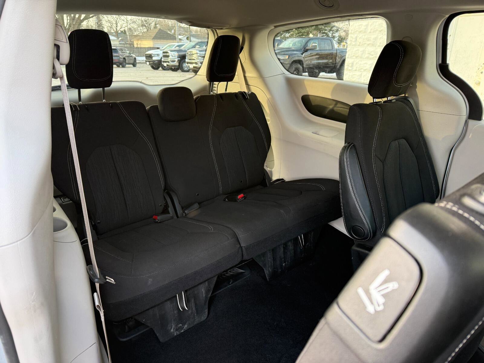 Used 2020 Chrysler Voyager LX FWD image 12