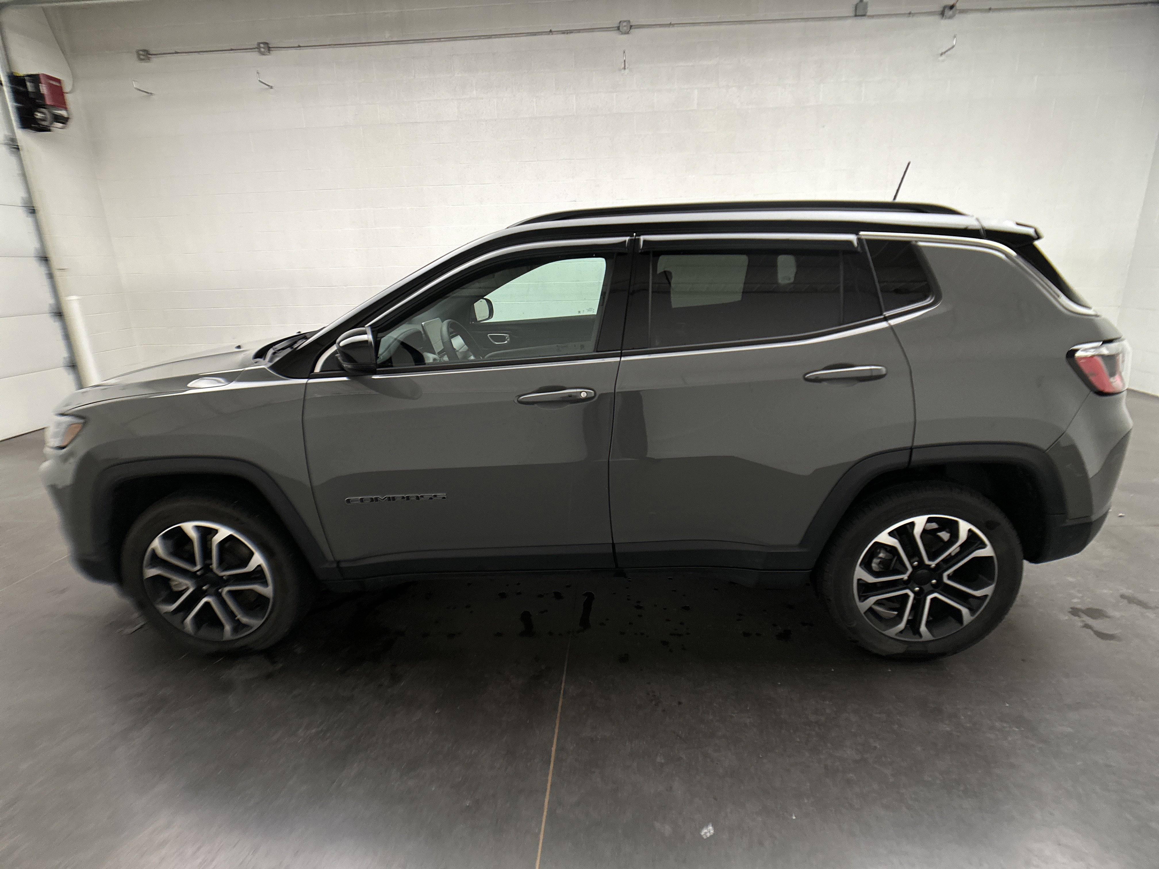 Used 2024 Jeep Compass Limited image 6