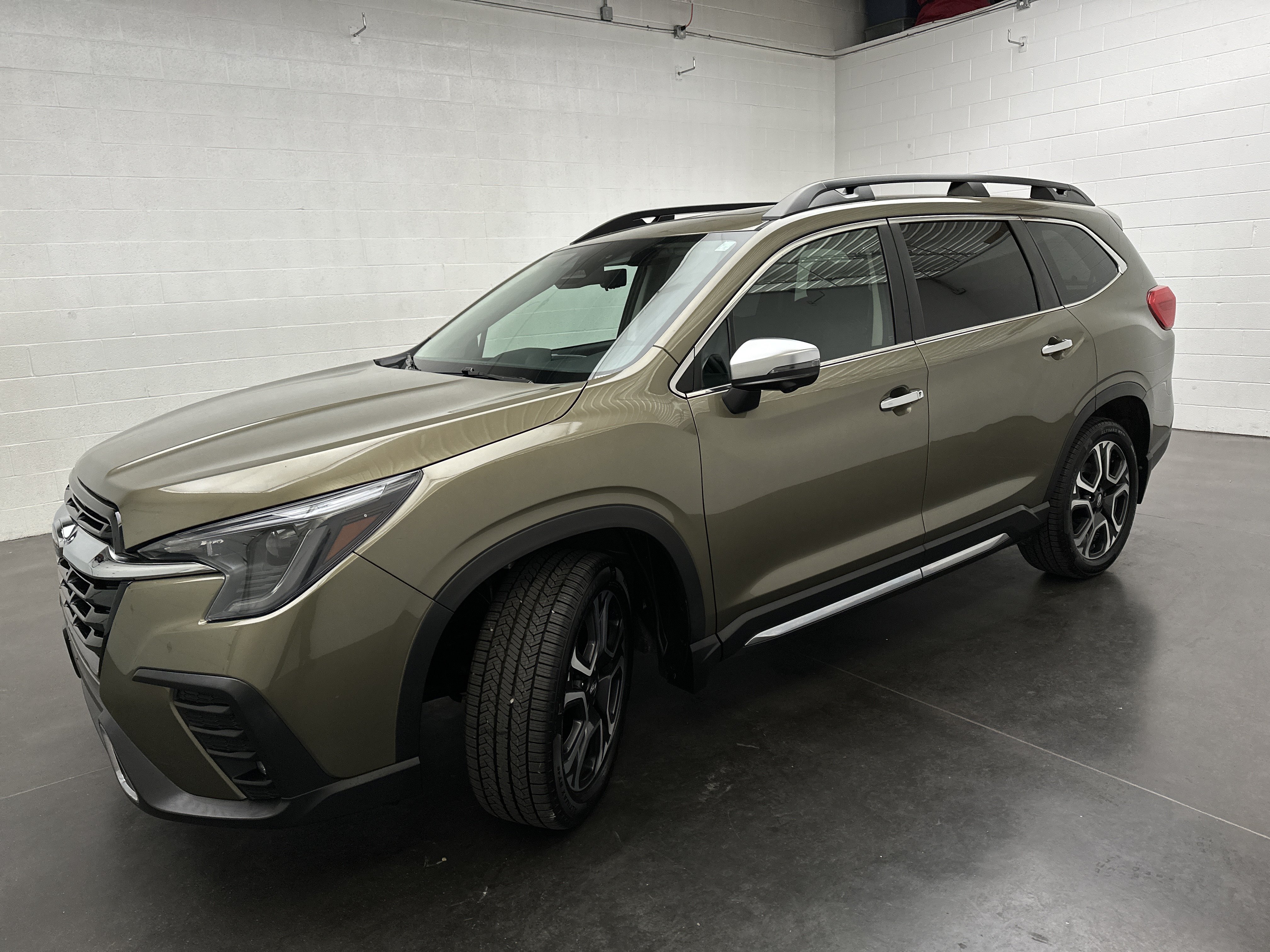 Used 2023 Subaru Ascent Touring AWD/4WD image 4