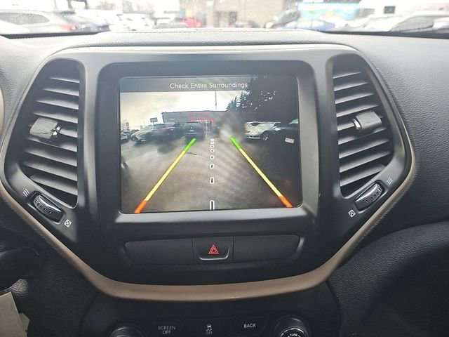 Used 2017 Jeep Cherokee Latitude w/ Comfort & Sound Group image 29