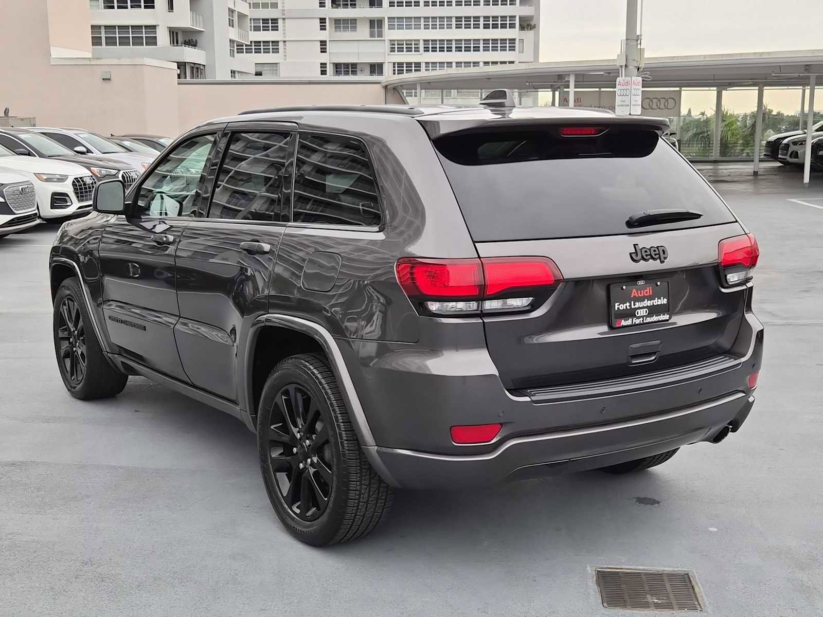 Used 2019 Jeep Grand Cherokee Altitude image 4