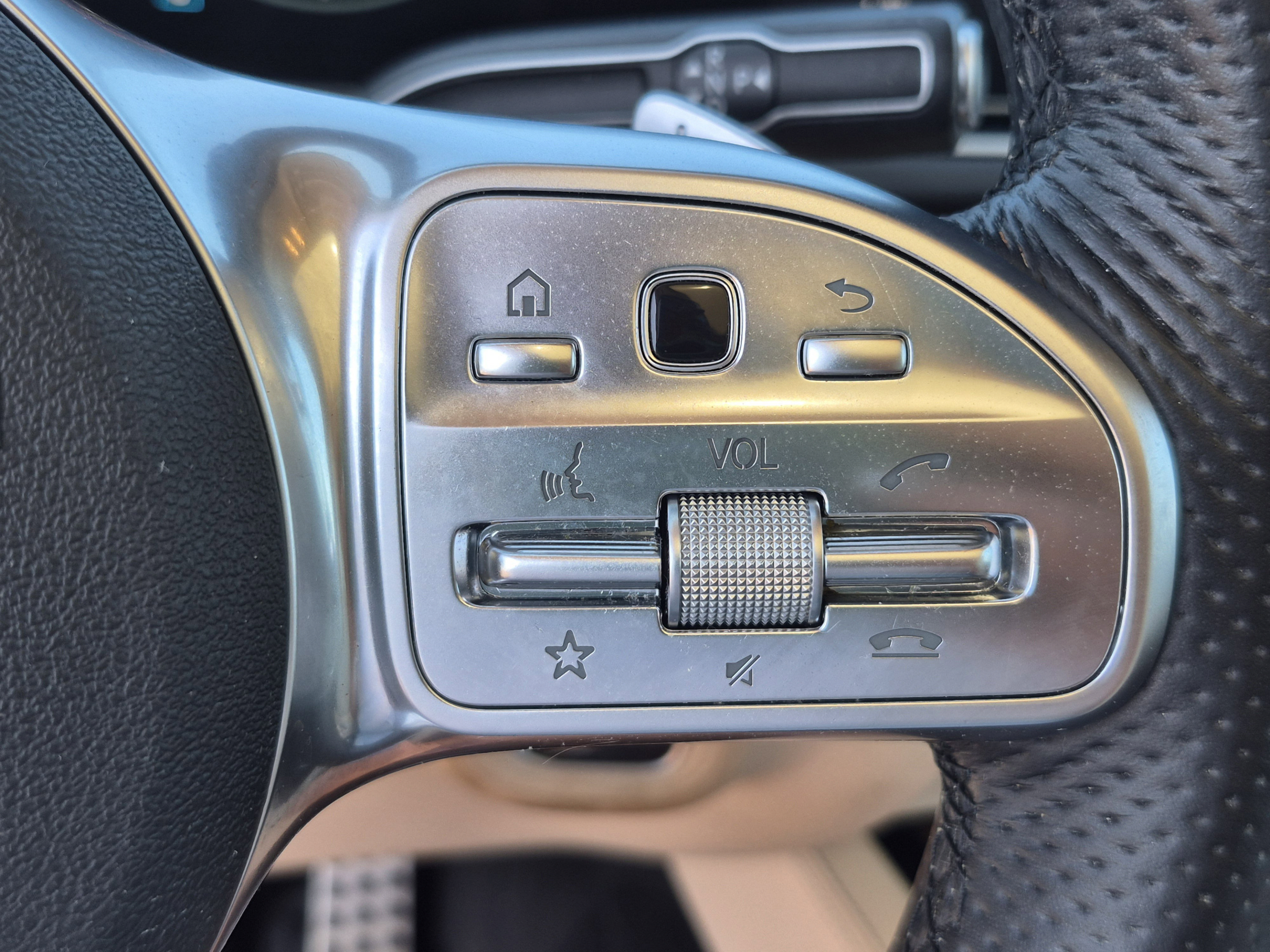 Used 2023 Mercedes-Benz GLS 450 4MATIC w/ AMG Line Exterior image 32