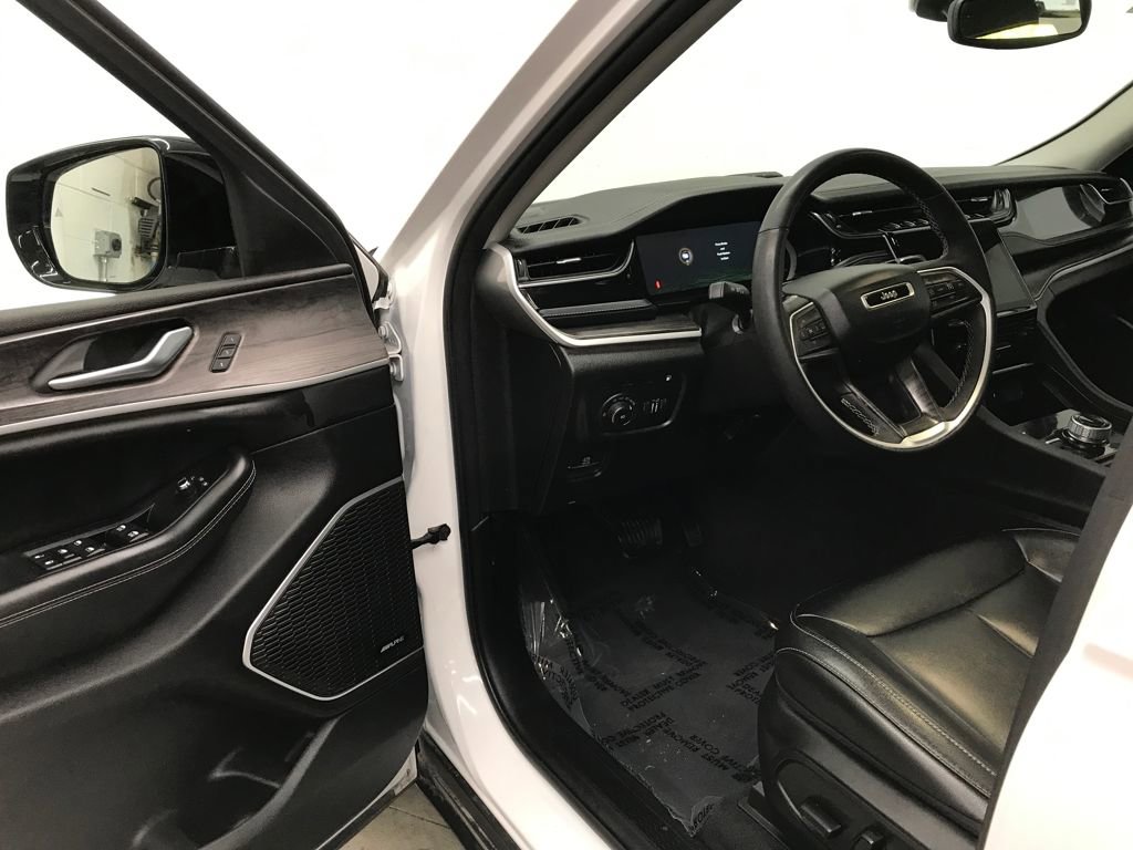 Used 2024 Jeep Grand Cherokee Limited 4xe image 31