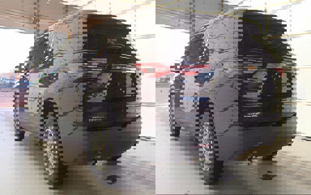 Certified 2023 Chevrolet Traverse LT FWD image 4