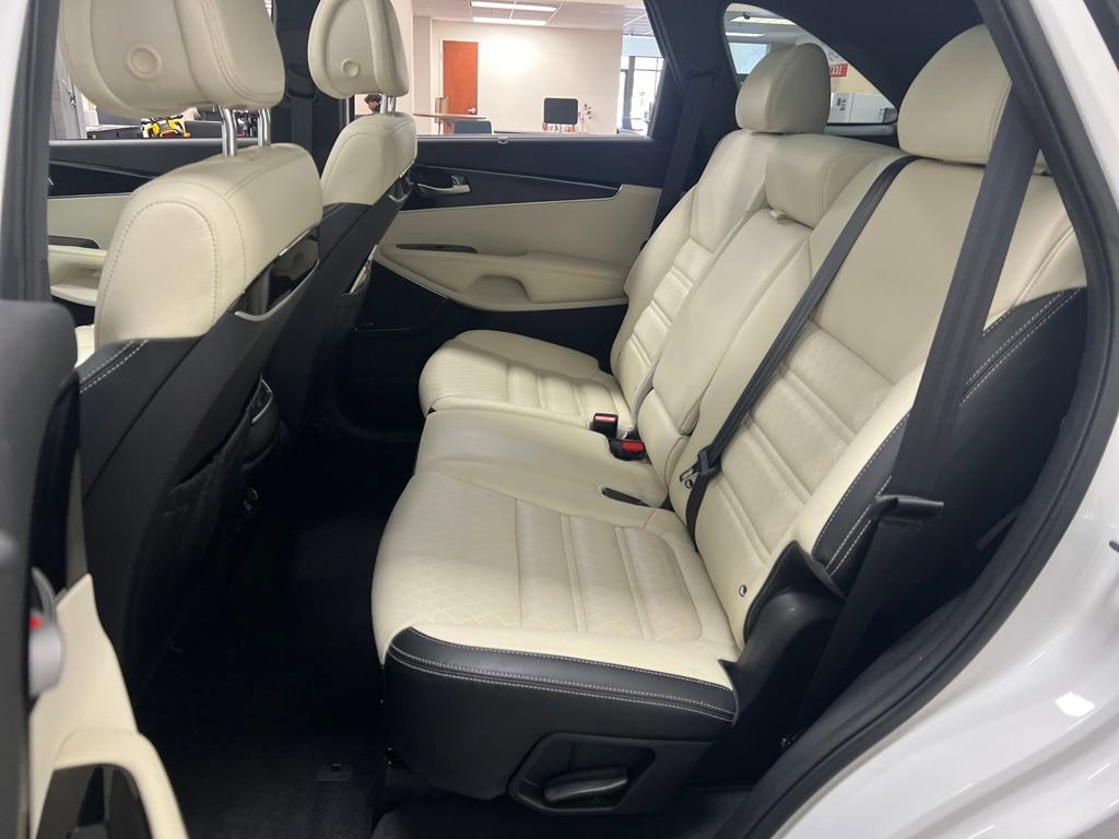 Used 2016 Kia Sorento SX image 28