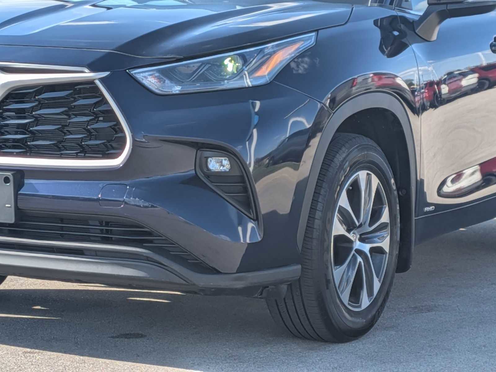 Used 2023 Toyota Highlander XLE AWD/4WD image 10