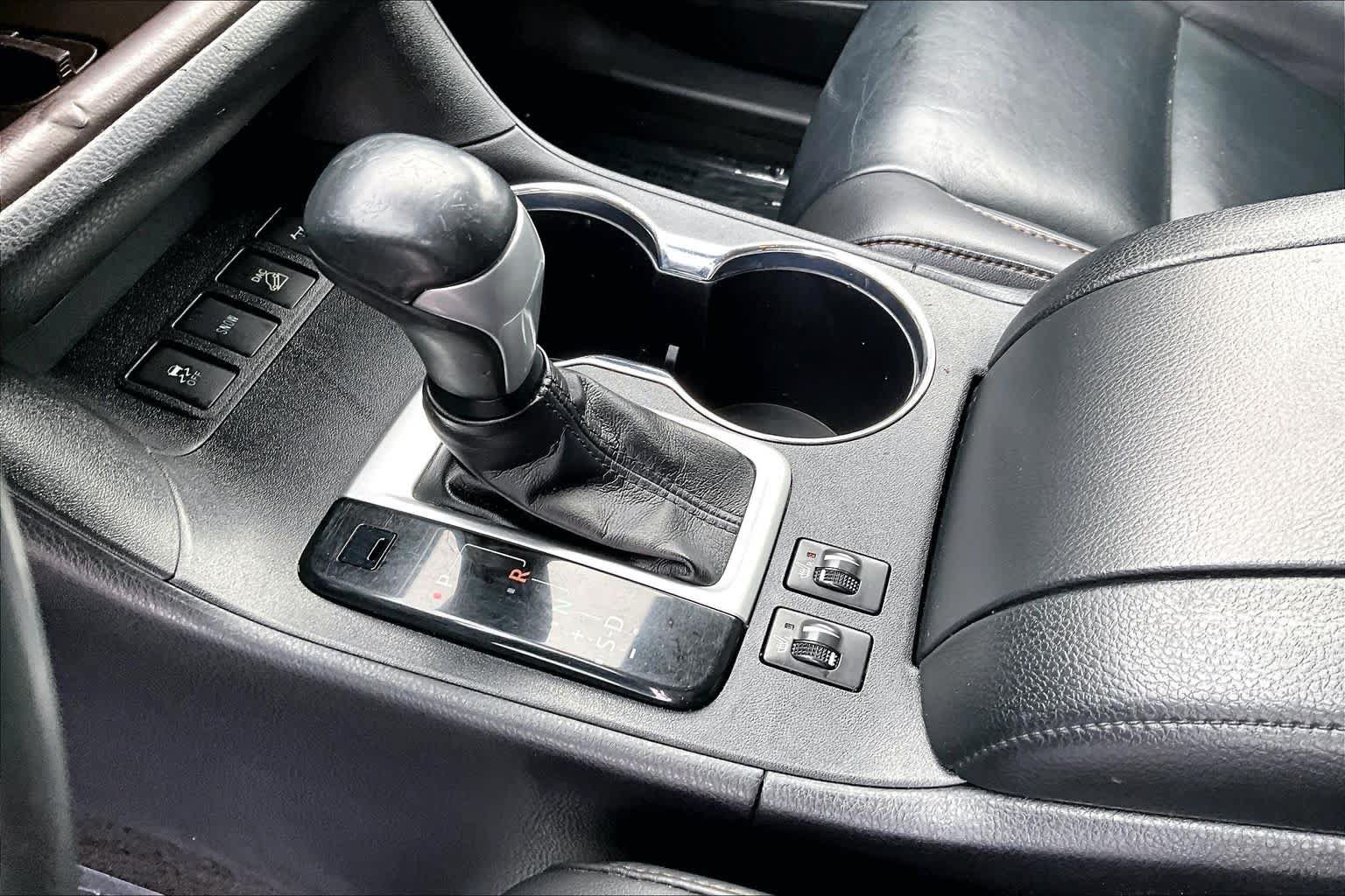 Used 2019 Toyota Highlander XLE AWD/4WD image 17