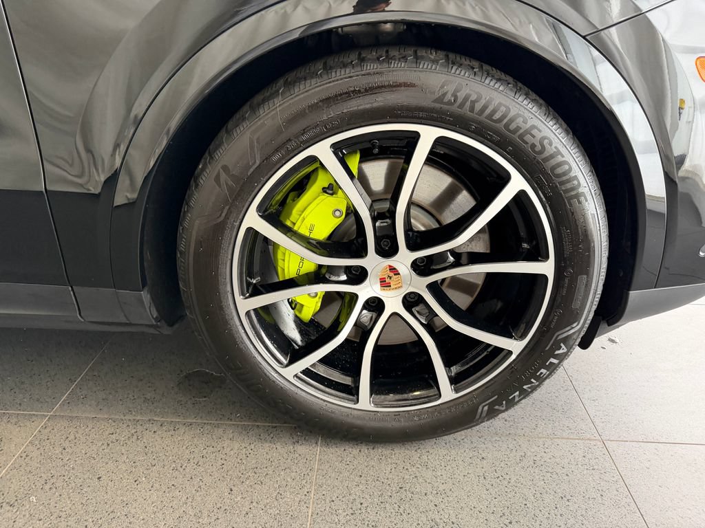 Certified 2025 Porsche Cayenne E-Hybrid Coupe AWD/4WD image 13
