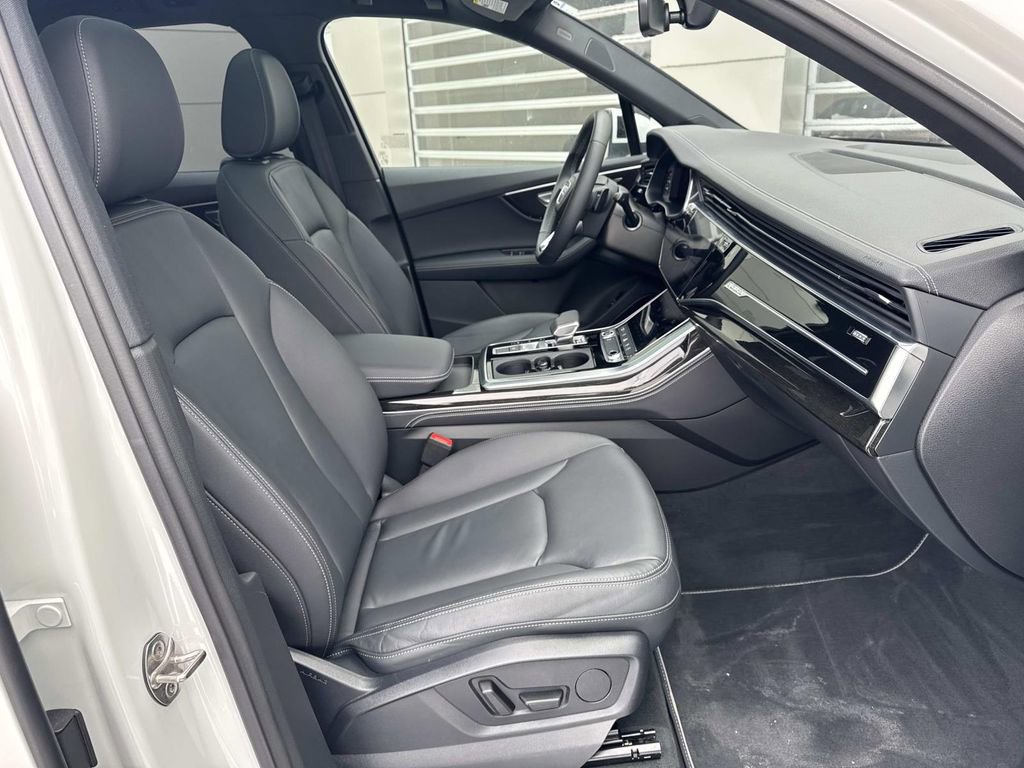 Used 2025 Audi Q7 3.0T Premium Plus image 9