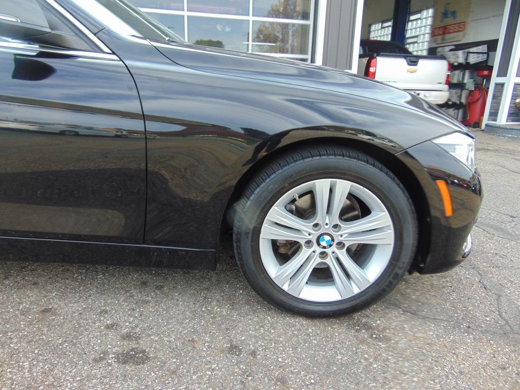 Used 2018 BMW 330i xDrive Sedan w/ Convenience Package AWD/4WD image 11