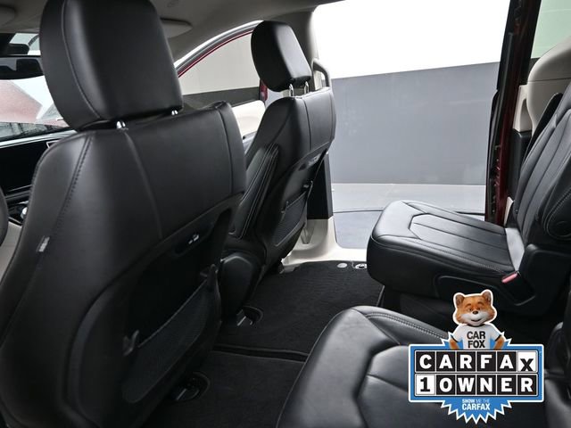 Used 2023 Chrysler Pacifica Touring-L image 17
