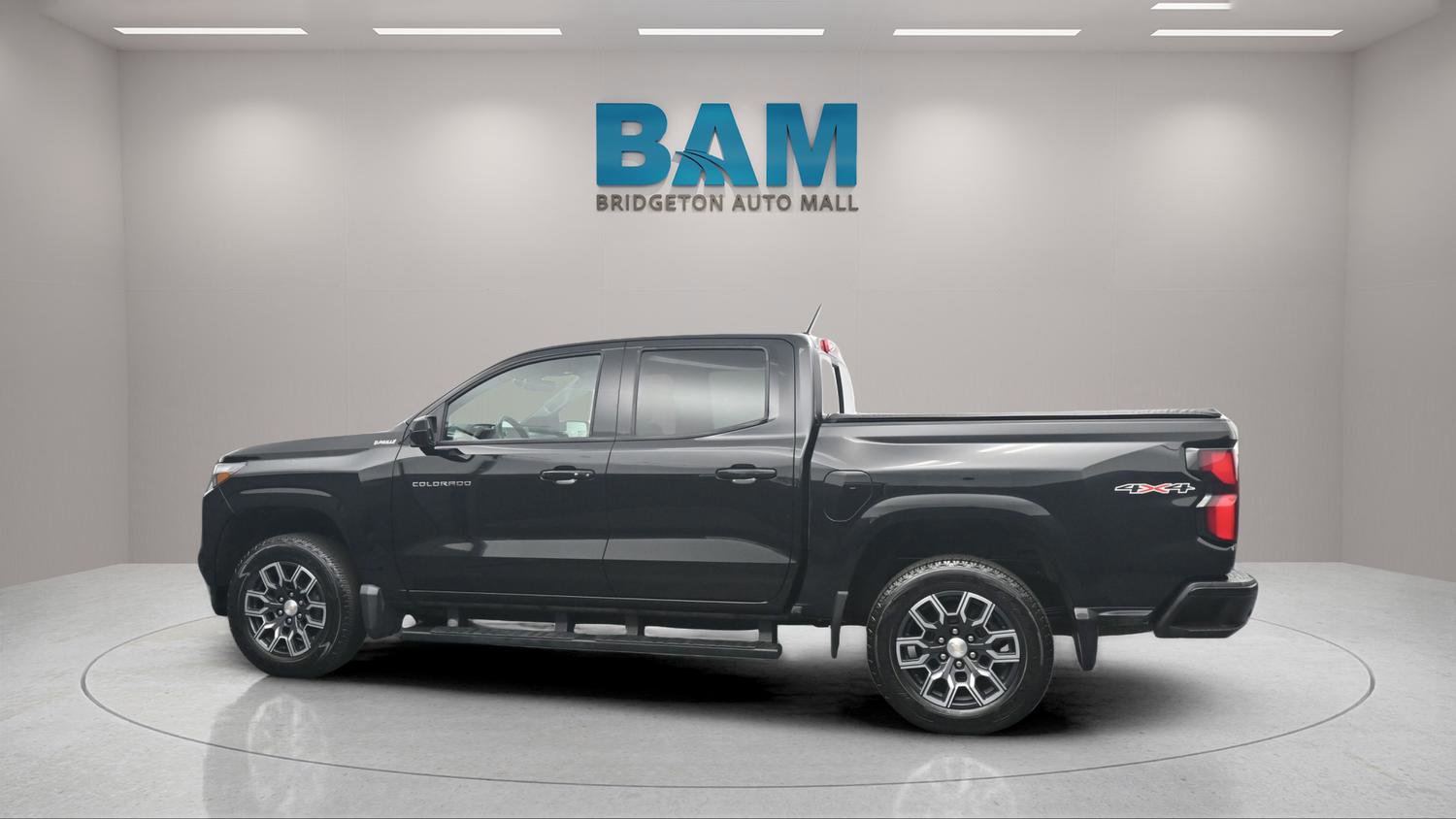 Used 2024 Chevrolet Colorado LT w/ LT Convenience Package III AWD/4WD image 4