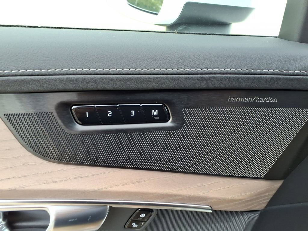 New 2026 Volvo XC90 B6 Plus w/ Protection Package Premier image 12