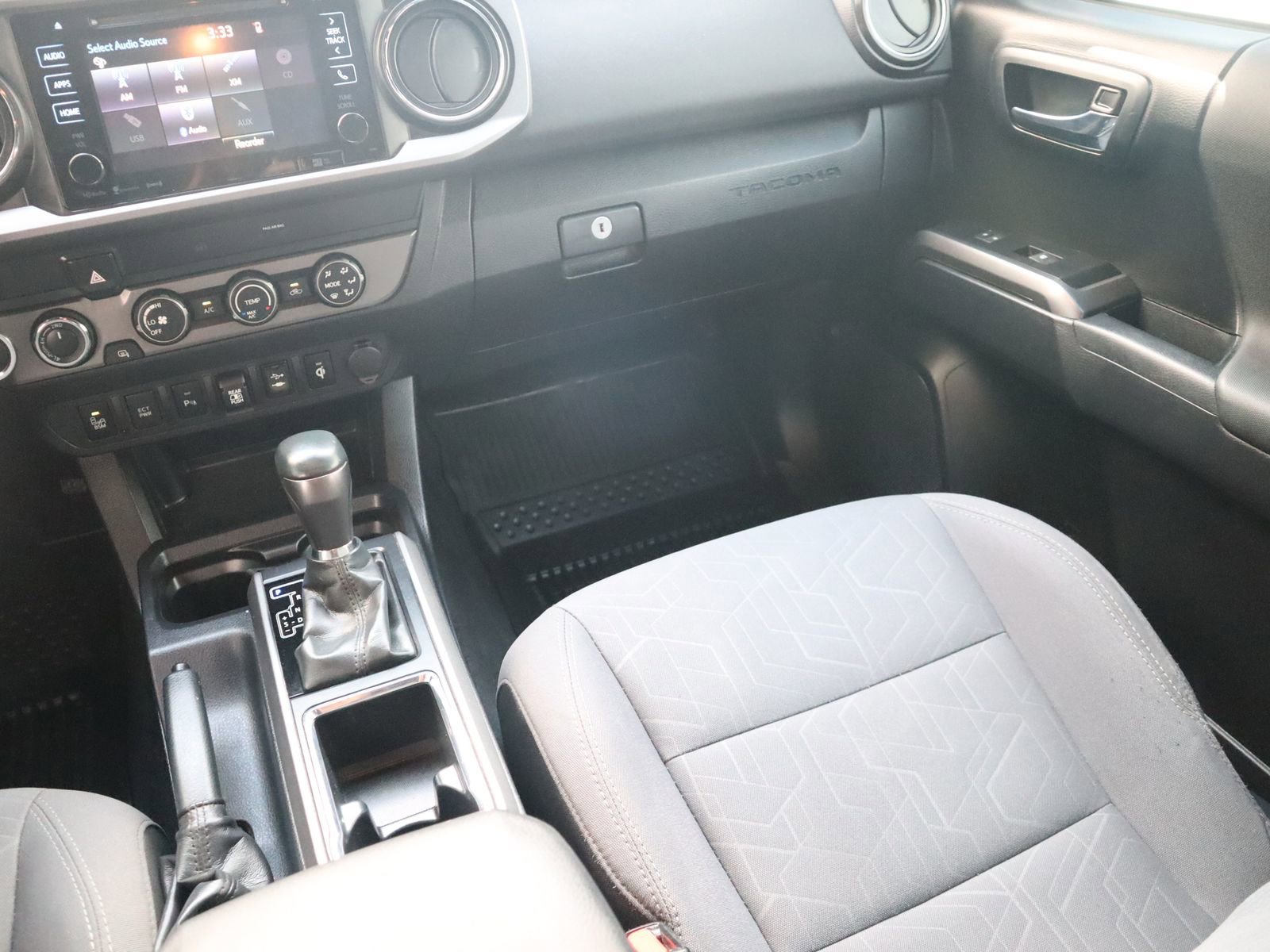 Used 2019 Toyota Tacoma TRD Off-Road w/ Technology Package AWD/4WD image 27
