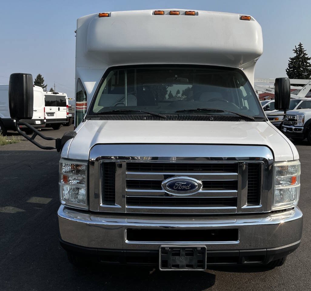 Used 2016 Ford E-450 and Econoline 450 Super Duty w/ Shuttle Bus Prep Package RWD image 2