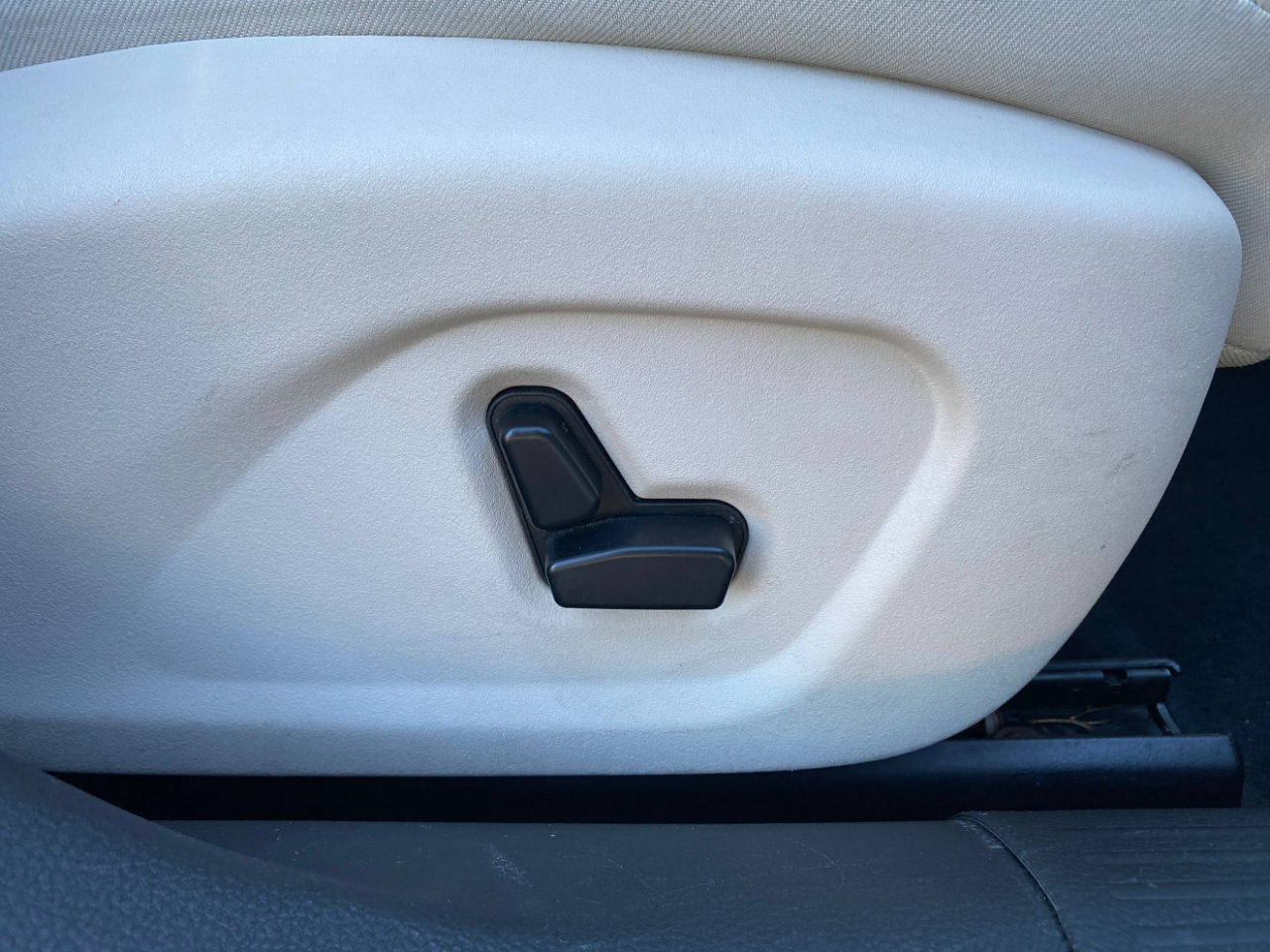 Used 2017 Chrysler 200 Limited Platinum image 51