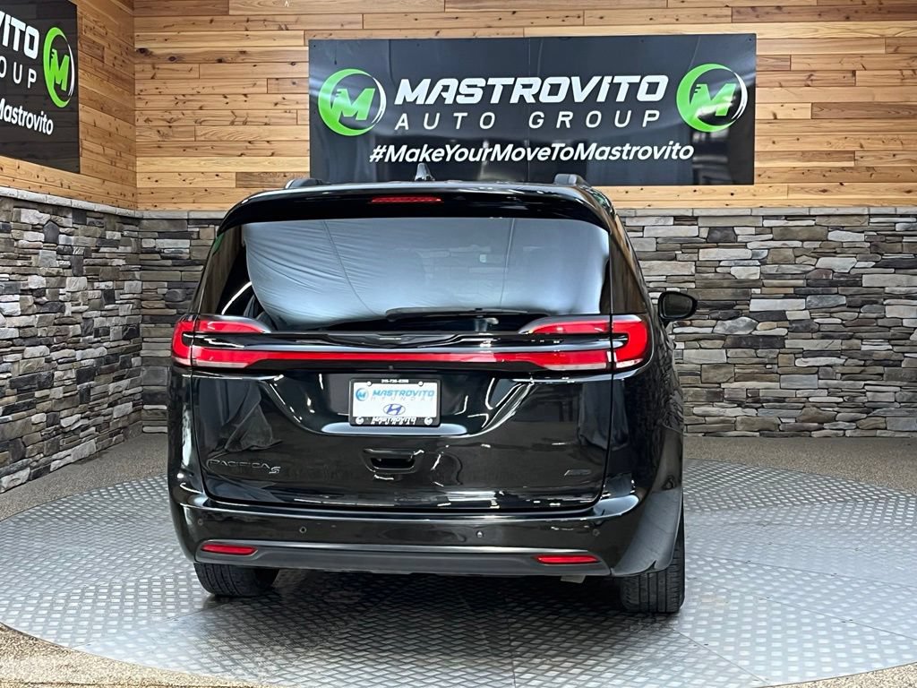 Used 2022 Chrysler Pacifica Touring-L w/ S Appearance Package AWD/4WD image 17