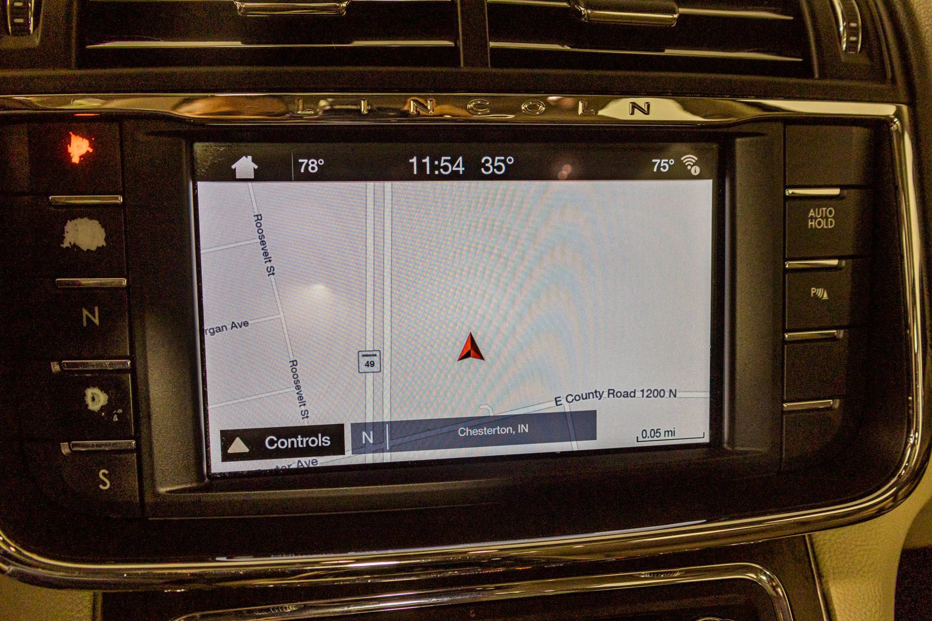 Used 2018 Lincoln Continental Select image 28