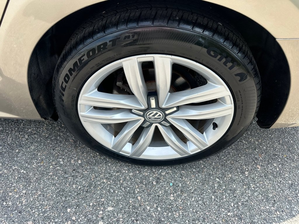 Used 2017 Volkswagen Passat 1.8T SE FWD image 9