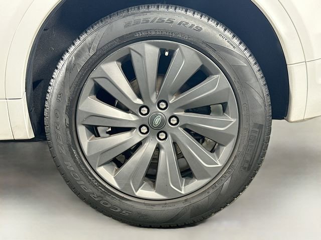 Used 2020 Land Rover Discovery Sport SE R-Dynamic image 32