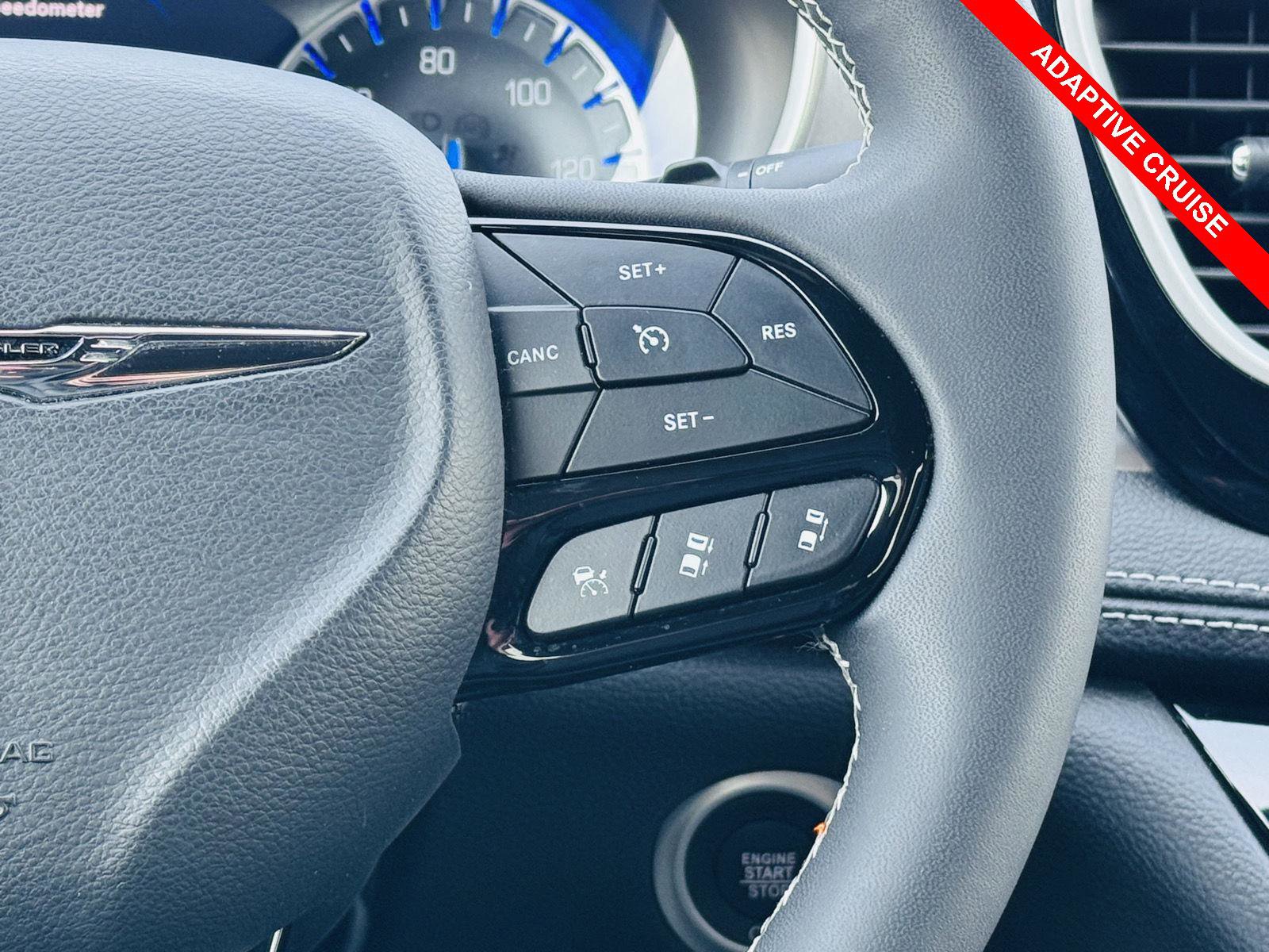 Used 2023 Chrysler Pacifica Touring-L w/ Uconnect Theater Family Group image 11