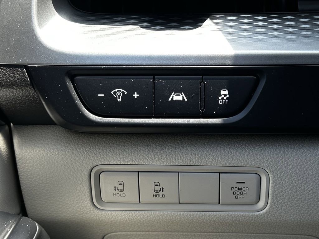 Used 2023 Kia Carnival LX FWD image 24