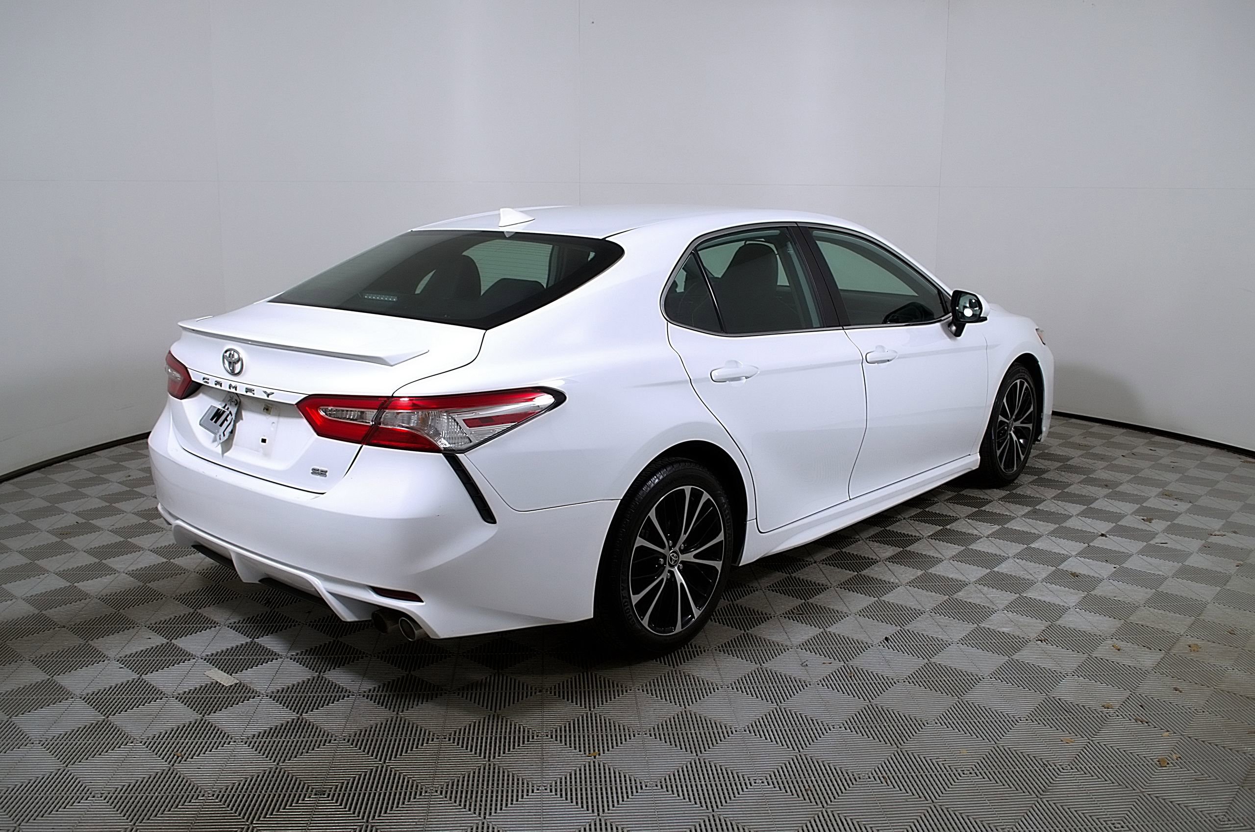 Used 2020 Toyota Camry SE FWD image 7