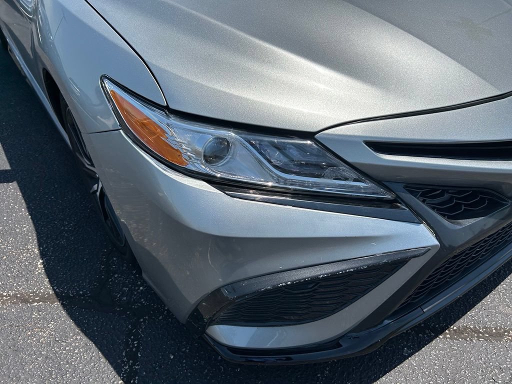 Used 2021 Toyota Camry XSE FWD image 3