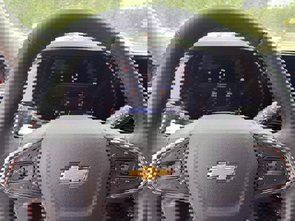 Used 2025 Chevrolet Trax LT w/ LT Convenience Package FWD image 20