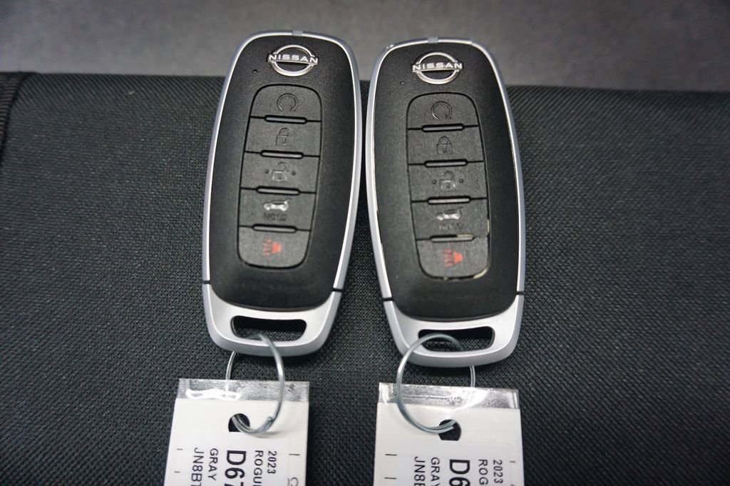 Used 2023 Nissan Rogue Platinum FWD image 18