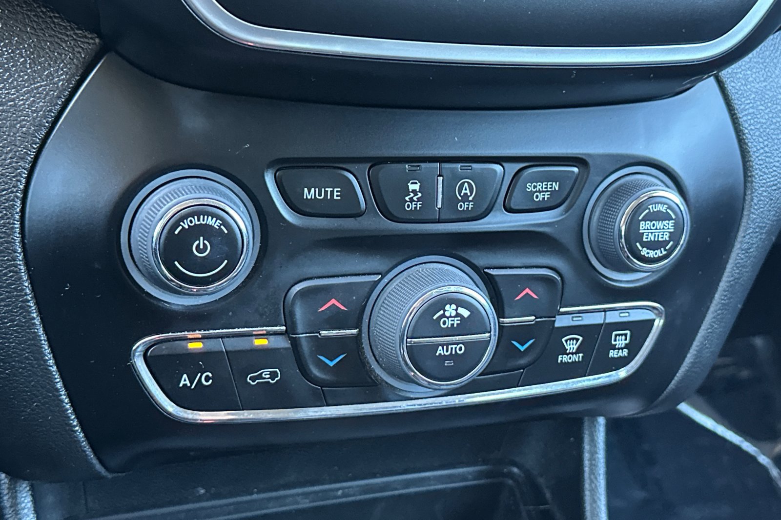 Certified 2023 Jeep Cherokee Altitude Lux AWD/4WD image 21