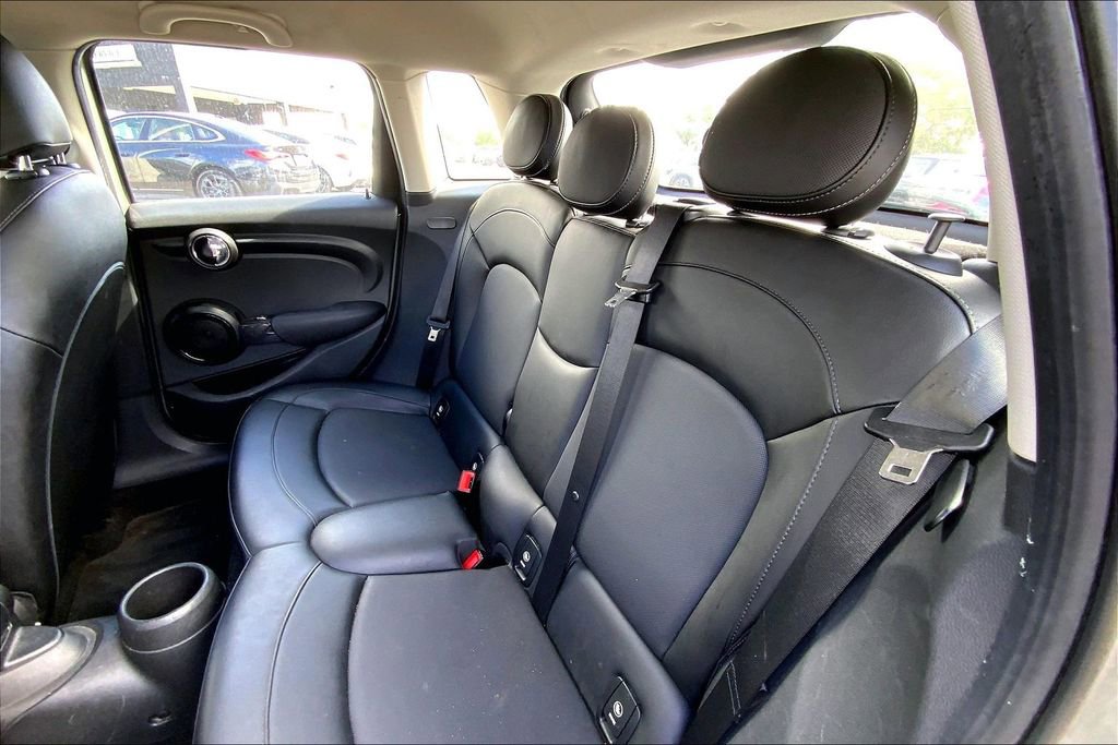 Used 2018 MINI Cooper 4-Door Hardtop image 20
