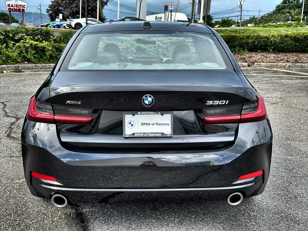 Used 2026 BMW 330i xDrive Sedan w/ Premium Package AWD/4WD image 13