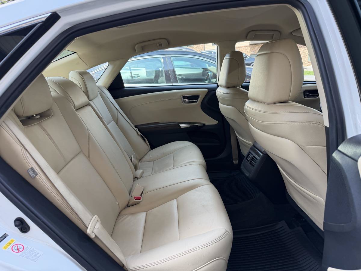 Used 2018 Toyota Avalon XLE w/ All Weather Liner Package FWD image 11